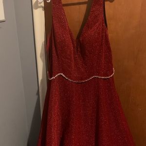 Hey guys! Selling a beautiful prom dress❣️